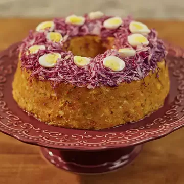 Cuscuz paulista de legumes com saladinha de repolho