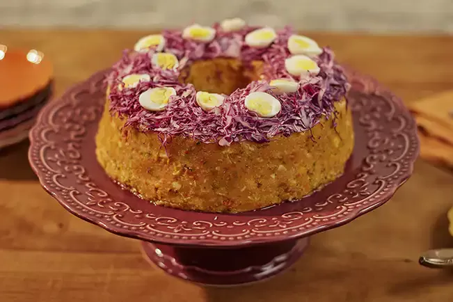 Receita de Cuscuz paulista de legumes com saladinha de repolho