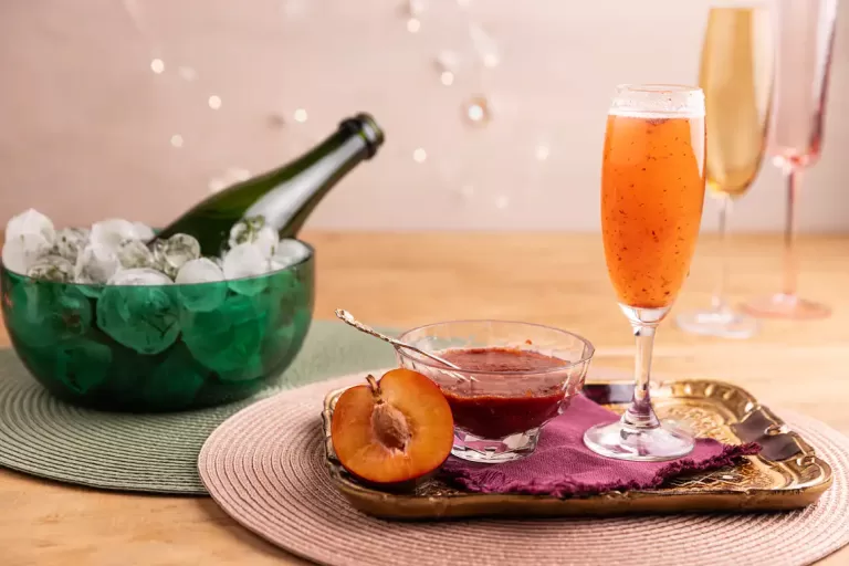 Receita de Drinque de sidra com ameixa