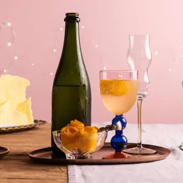 Drinque de sidra com flor de laranja