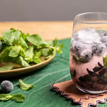 Drinque de uva com hortelã (sem álcool)