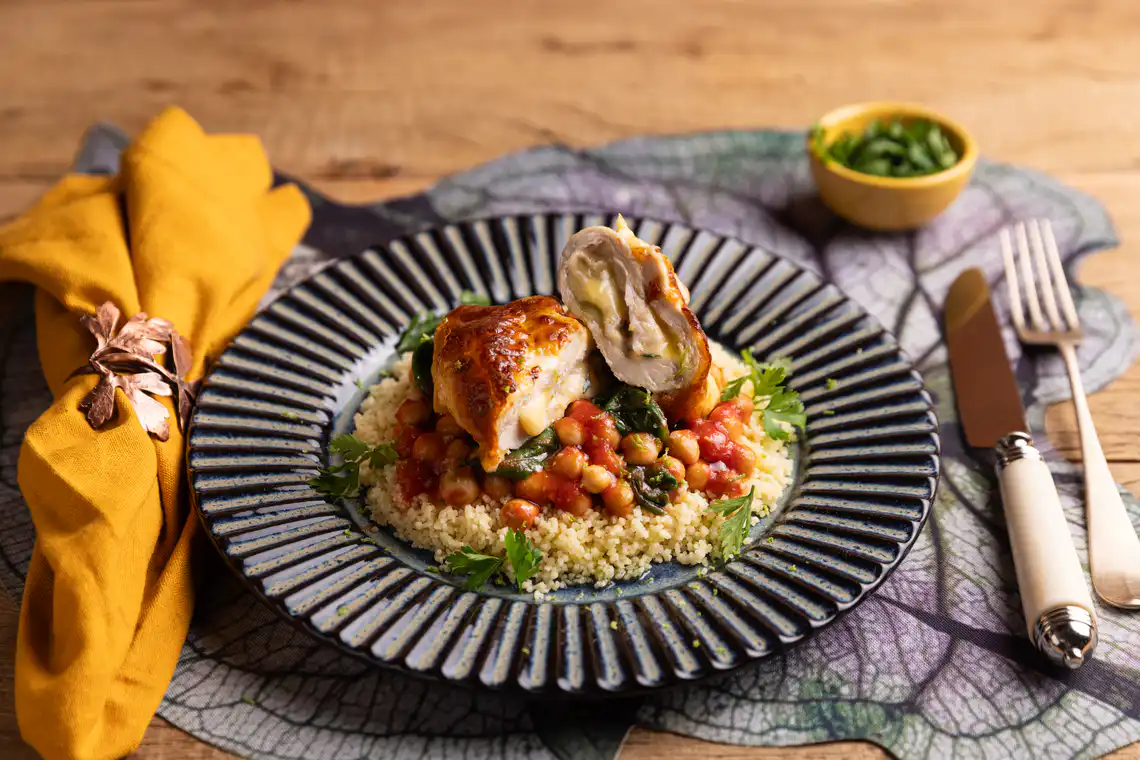 Enroladinho de frango com queijo e ensopado de tomate com grão-de-bico na Air Fryer da Rita Lobo