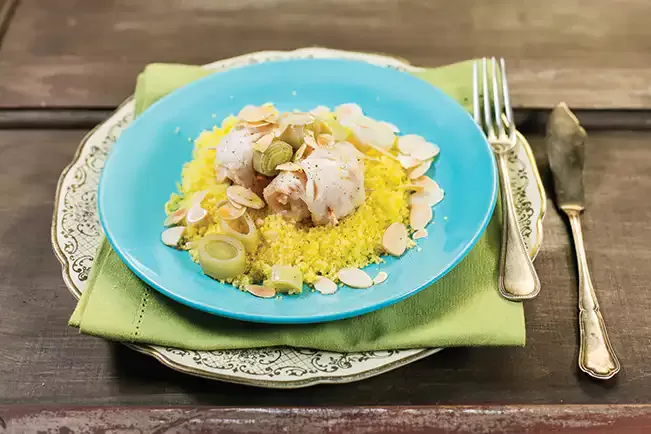 Receita de Enroladinho de peixe com molho de alho-poró