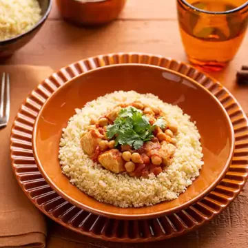 Ensopado rápido de frango com cuscuz marroquino
