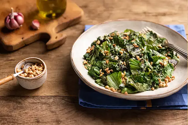 Receita de Escarola refogada com amendoim picante