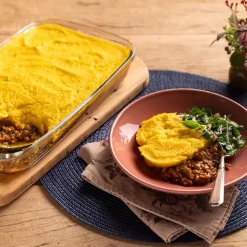 Escondidinho de lentilha e polenta com abóbora
