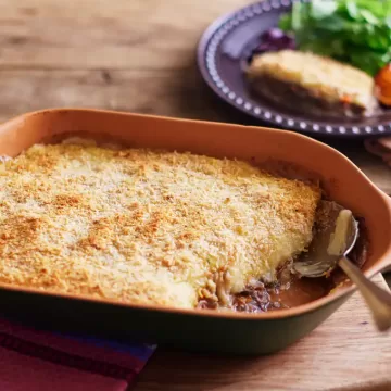 Escondidinho de mandioca com costela desfiada