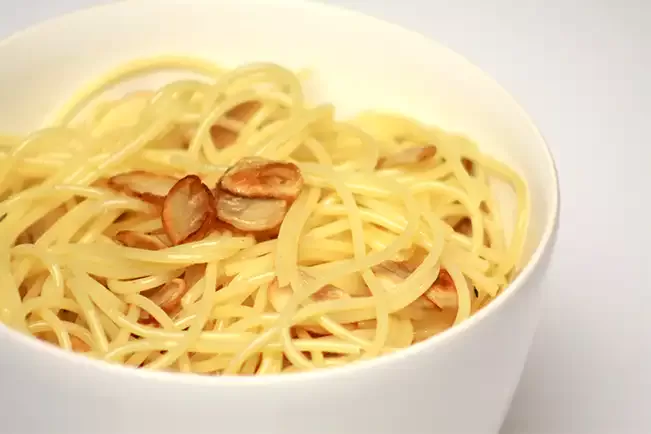 Receita de Espaguete alho e óleo com cogumelos