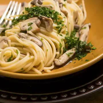 Espaguete com cogumelo