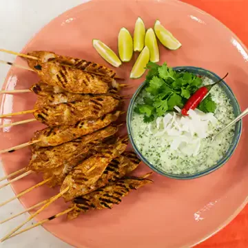 Espetinho de frango com especiarias