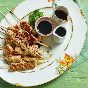 Espetinho de frango oriental com molho teriyaki