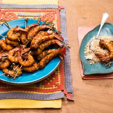 Espetinhos de camarão picante