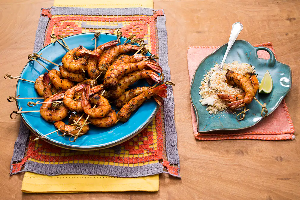 Espetinhos de camarão picante