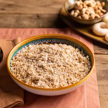 Farofa de biscoito de polvilho com castanha-de-caju