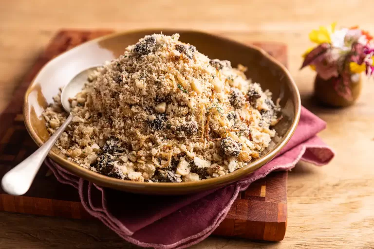 Receita de Farofa de cebola, castanha e ameixa