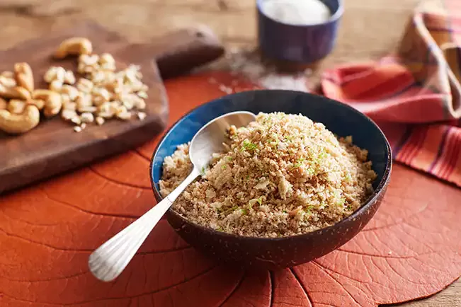 Receita de Farofa de coco com castanha-de-caju e limão