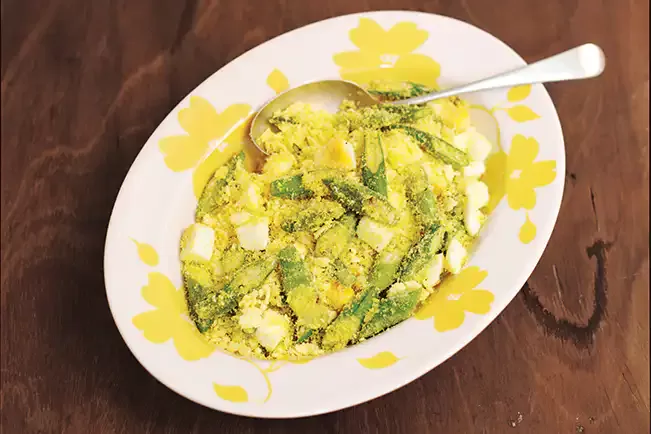Receita de Farofa de quiabo com ovos cozidos