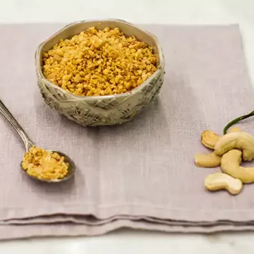 Farofinha de castanha-de-caju com pimenta