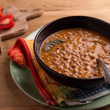 Feijão-carioca com tomate e especiarias