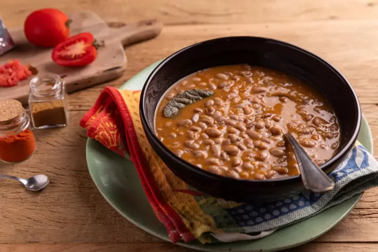 Receita de Feijão-carioca com tomate e especiarias