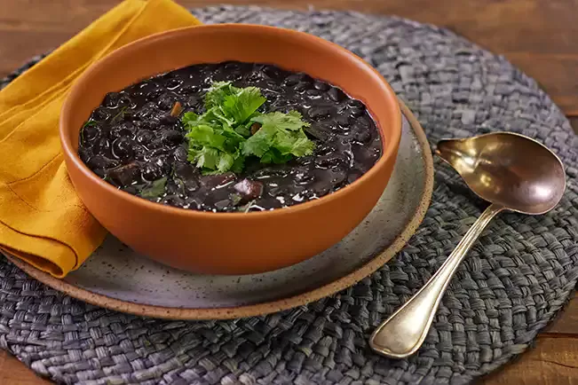 Receita de Feijão-preto com abóbora e couve