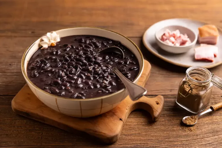Receita de Feijão-preto com bacon e cominho