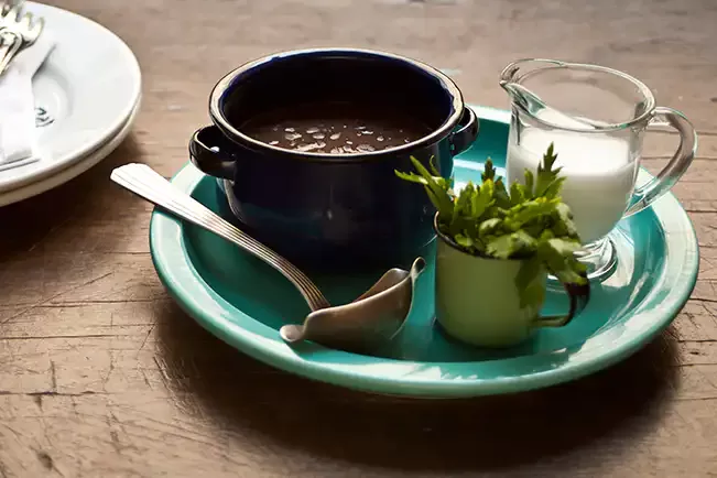 Receita de Feijão-preto com linguiça e leite de coco