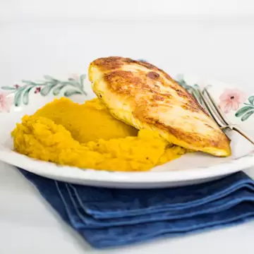 Filé de frango grelhado com sal temperado