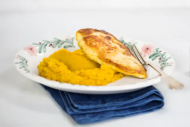 Filé de frango grelhado com sal temperado