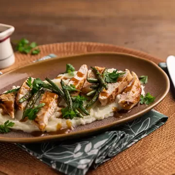 Filé de frango marinado com laranja e alecrim