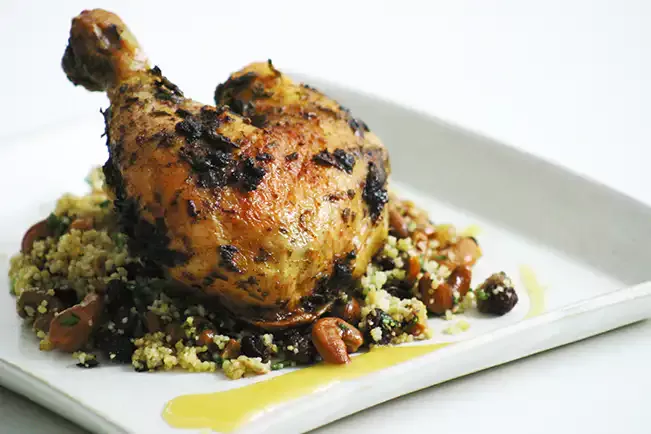 Receita de Frango assado com cuscuz marroquino e frutas secas