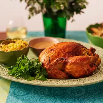 Frango assado com recheio de farofa de abacaxi