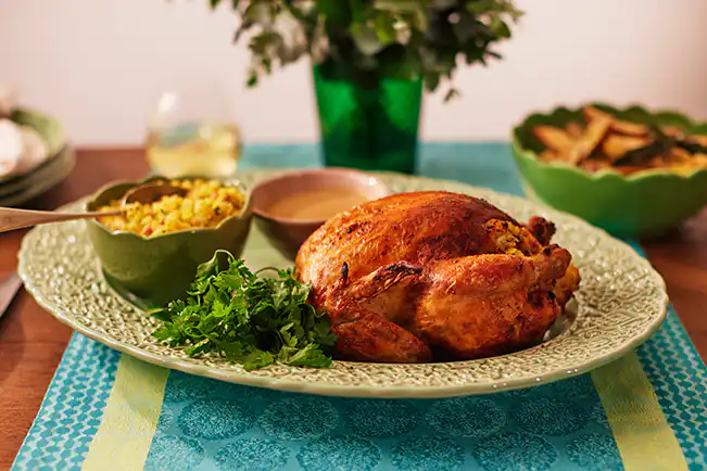 Frango assado com recheio de farofa de abacaxi