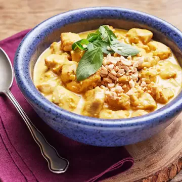 Frango com especiarias e leite de coco