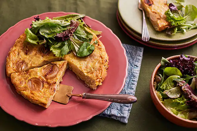 Fritata de batata com cebola-pérola