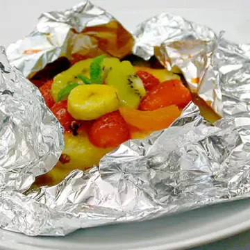 Frutas no vapor com calda de maracujá