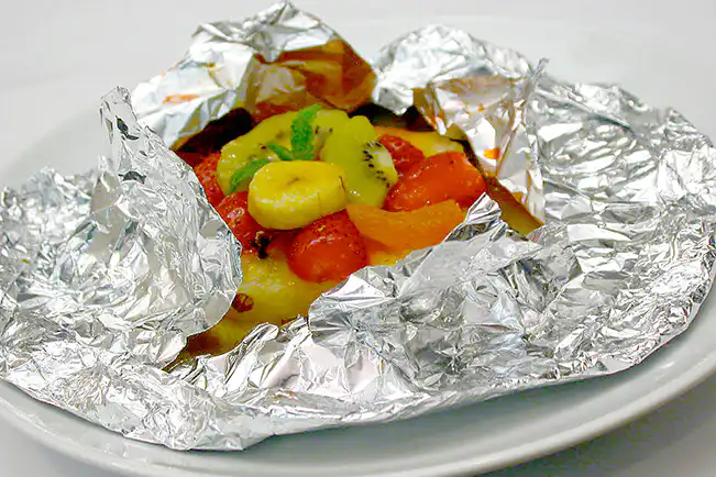 Frutas no vapor com calda de maracujá