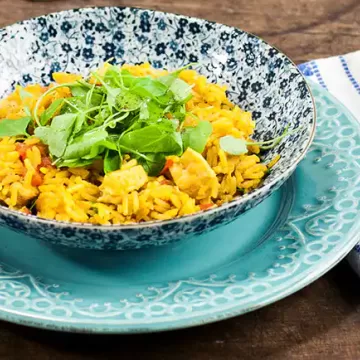 Galinhada a jato com saladinha de agrião