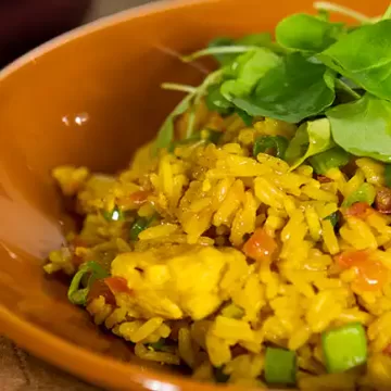 Galinhada com saladinha de agrião