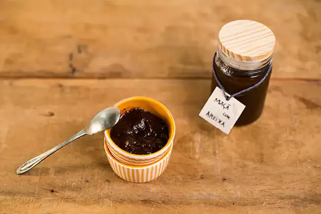 Receita de Geleia de maçã com ameixa