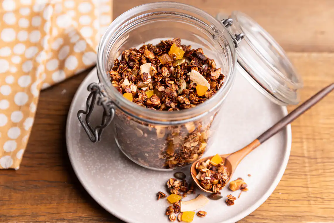 Granola com cacau, damasco e coco na Air Fryer da Rita Lobo