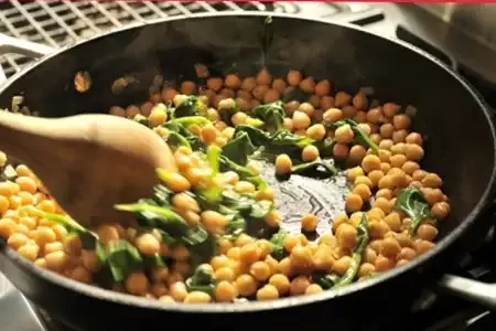 Receita de Grão-de-bico com espinafre e especiarias