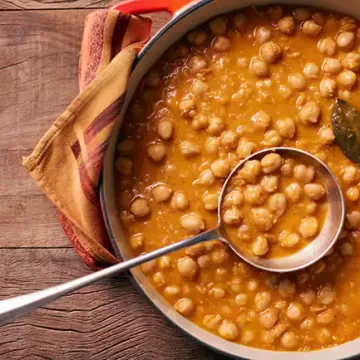Grão-de-bico ensopado com páprica na panela de pressão