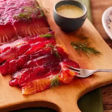 Gravlax de salmão com beterraba