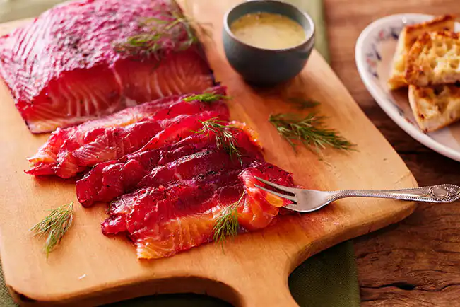 Gravlax de salmão com beterraba