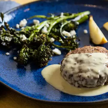 Hambúrguer com brócolis na Air Fryer da Rita Lobo