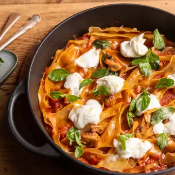 Lasanha com ragu de cogumelo em uma panela só