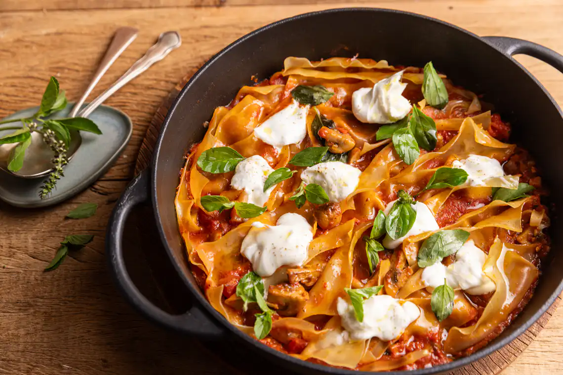 Lasanha com ragu de cogumelo em uma panela só