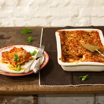 Lasanha de bacalhau com molho de tomate