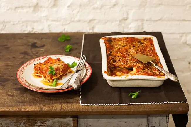Lasanha de bacalhau com molho de tomate